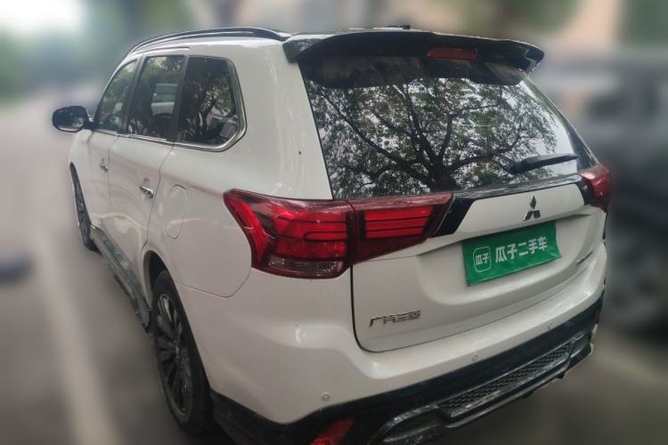 Used Mitsubishi Outlander 2021 2.4L 4x4 DynaDrive Edition 5 Seats Rear Left 45 Deg