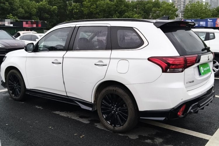 Used Mitsubishi Outlander 2021 2.4L 4x4 DynaDrive Edition 5 Seats Rear Left 45 Deg