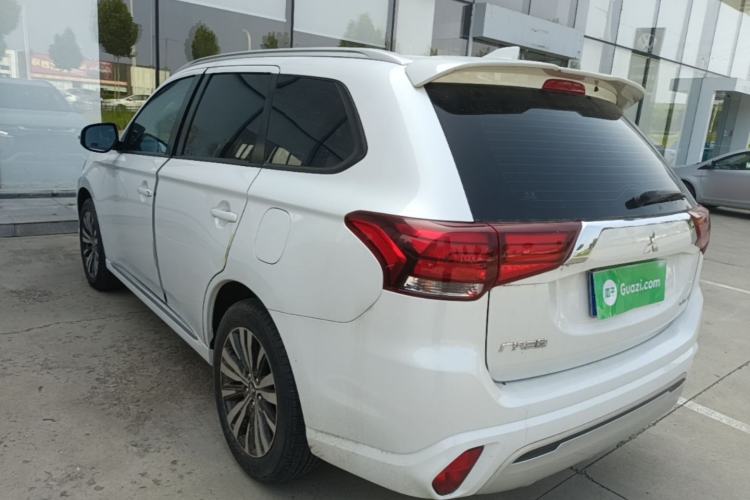 Used Mitsubishi Outlander 2021 2.0L Two-Wheel Drive Comfort Edition 7 Seats Rear Left 45 Deg