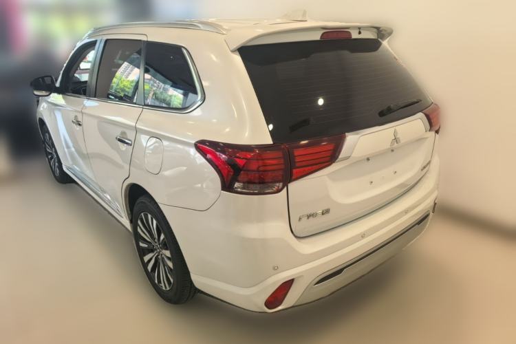 Used Mitsubishi Outlander 2021 2.4L 4x4 Zhi Xiang Edition 7 Seats Rear Left 45 Deg