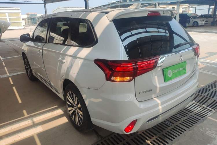 Used Mitsubishi Outlander 2021 2.0L Two-Wheel Drive Comfort Edition 5 Seats Rear Left 45 Deg