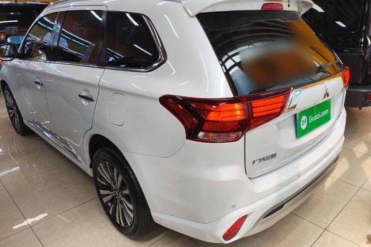 Used Mitsubishi Outlander 2021 2.4L 4x4 Zhi Xiang Edition 7 Seats Rear Left 45 Deg