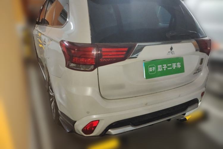 Used Mitsubishi Outlander 2021 2.4L 4x4 Zhi Xiang Edition 7 Seats Rear Left 45 Deg