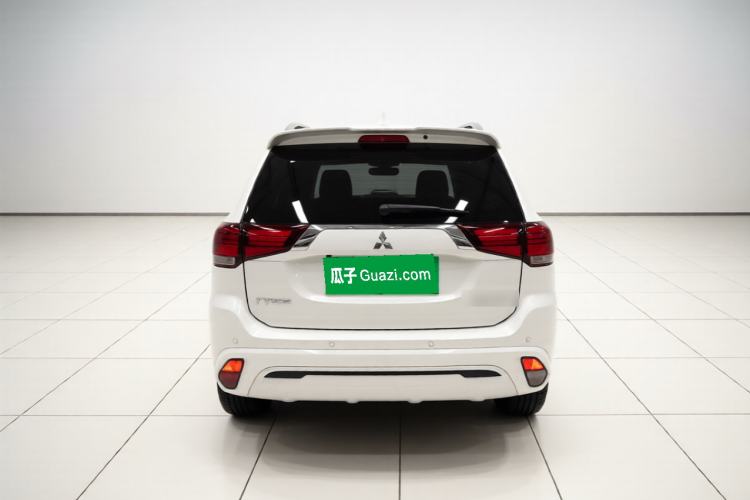 Used Mitsubishi Outlander 2021 Revised Version 2.0L Two-Wheel Drive Enjoyment Edition 5 Seats Rear