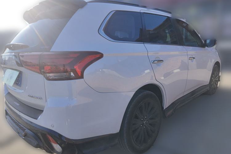 Used Mitsubishi Outlander 2021 2.4L 4x4 DynaDrive Edition 5 Seats Rear Right 45 Deg