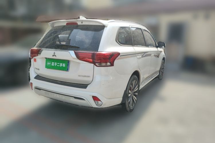 Used Mitsubishi Outlander 2021 2.0L Two-Wheel Drive Comfort Edition 7 Seats Rear Right 45 Deg