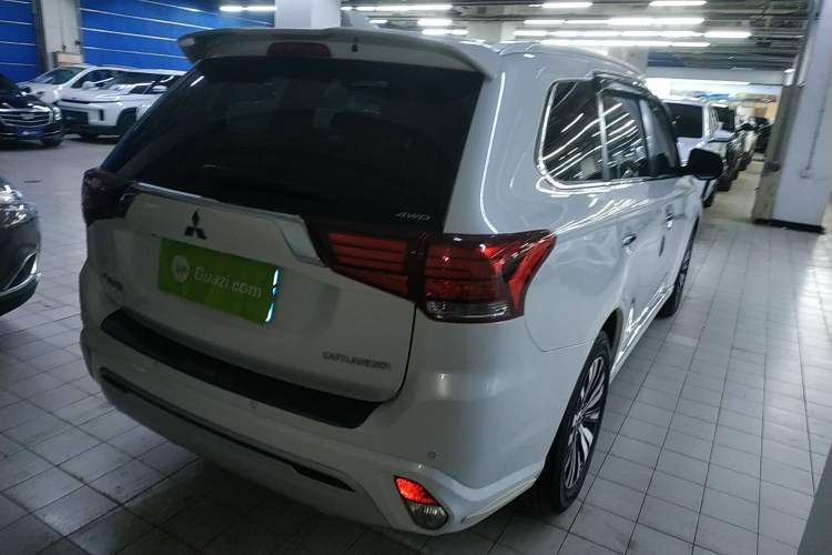 Used Mitsubishi Outlander 2021 2.4L 4x4 Zhi Xiang Edition 7 Seats Rear Right 45 Deg