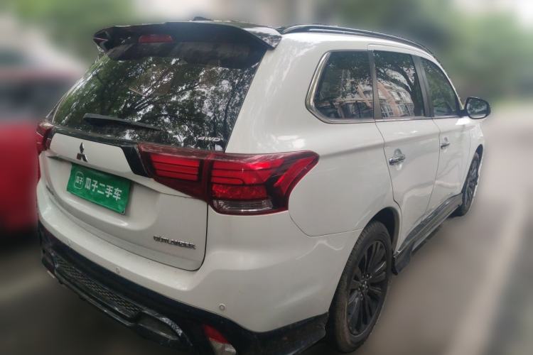 Used Mitsubishi Outlander 2021 2.4L 4x4 DynaDrive Edition 5 Seats Rear Right 45 Deg