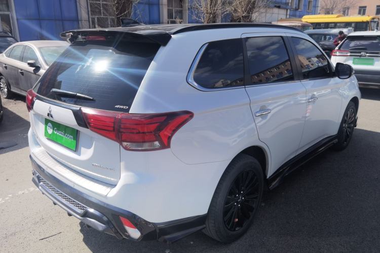 Used Mitsubishi Outlander 2021 2.4L 4x4 DynaDrive Edition 5 Seats Rear Right 45 Deg