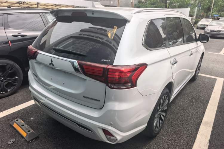 Used Mitsubishi Outlander 2021 2.4L 4x4 Zhi Xiang Edition 7 Seats Rear Right 45 Deg