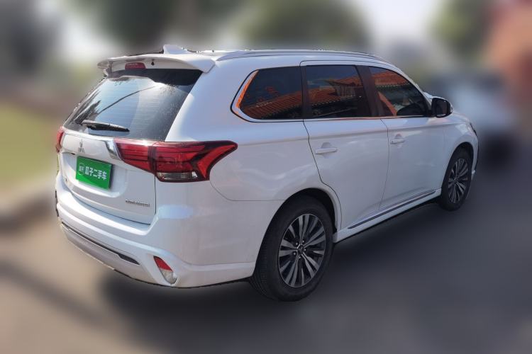 Used Mitsubishi Outlander 2021 2.0L Two-Wheel Drive Comfort Edition 7 Seats Rear Right 45 Deg