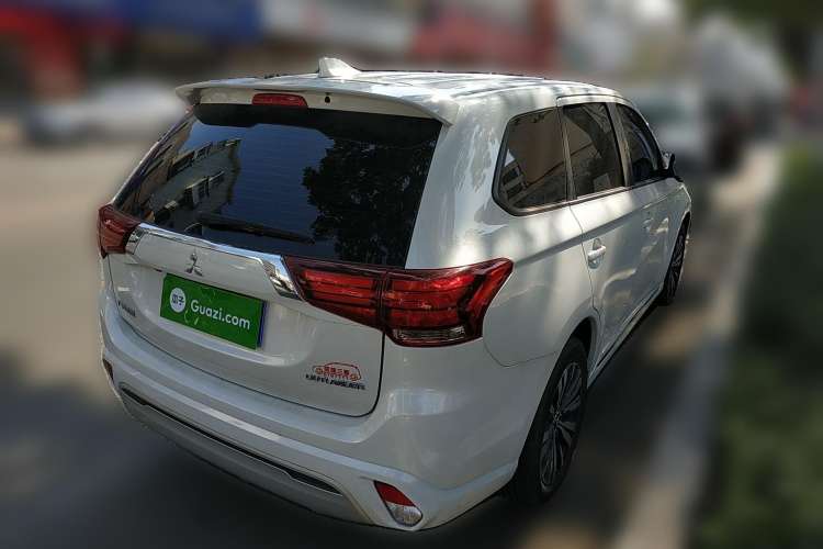 Used Mitsubishi Outlander 2021 2.0L Two-Wheel Drive Comfort Edition 5 Seats Rear Right 45 Deg