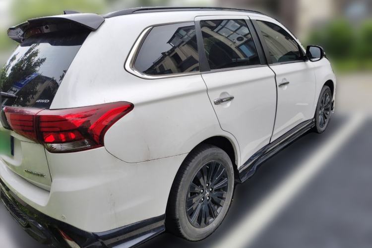 Used Mitsubishi Outlander 2021 2.4L 4x4 DynaDrive Edition 5 Seats Rear Right 45 Deg