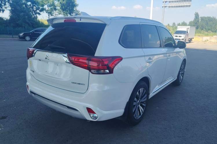Used Mitsubishi Outlander 2021 2.0L Two-Wheel Drive Comfort Edition 5 Seats Rear Right 45 Deg