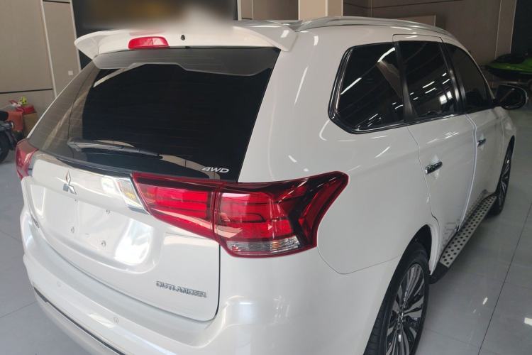 Used Mitsubishi Outlander 2021 2.4L 4x4 Zhi Xiang Edition 7 Seats Rear Right 45 Deg