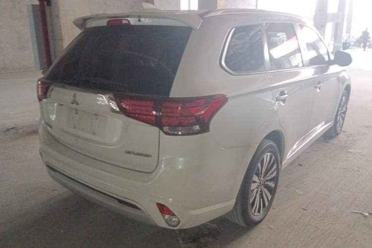 Used Mitsubishi Outlander 2021 2.0L Two-Wheel Drive Comfort Edition 5 Seats Rear Right 45 Deg