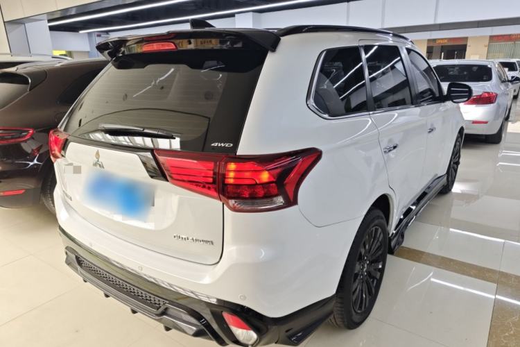 Used Mitsubishi Outlander 2021 2.4L 4x4 DynaDrive Edition 5 Seats Rear Right 45 Deg