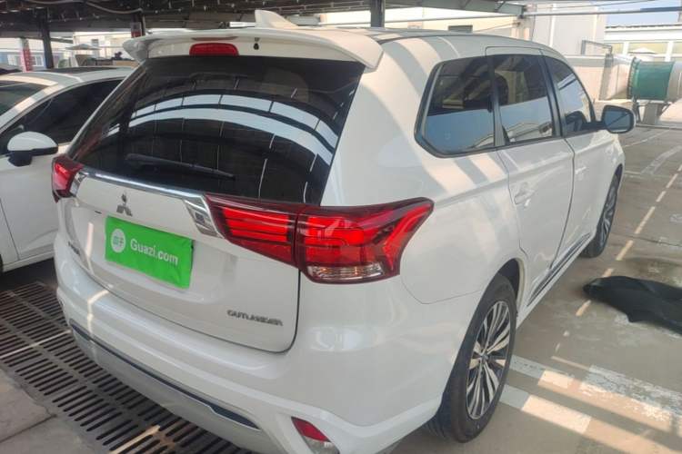 Used Mitsubishi Outlander 2021 2.0L Two-Wheel Drive Comfort Edition 5 Seats Rear Right 45 Deg