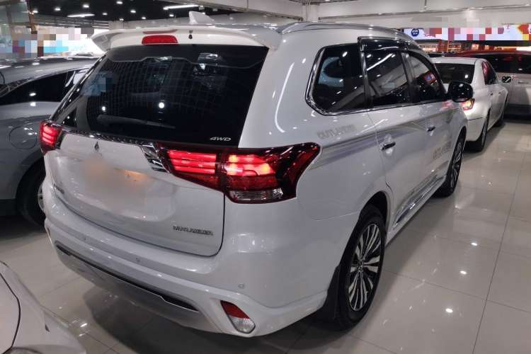 Used Mitsubishi Outlander 2021 2.4L 4x4 Zhi Xiang Edition 7 Seats Rear Right 45 Deg