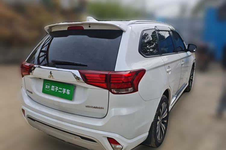Used Mitsubishi Outlander 2021 2.0L Two-Wheel Drive Comfort Edition 7 Seats Rear Right 45 Deg