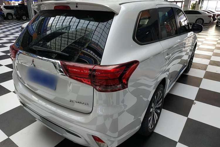 Used Mitsubishi Outlander 2021 Revised Version 2.0L Two-Wheel Drive Comfort Edition 5 Seats Rear Right 45 Deg