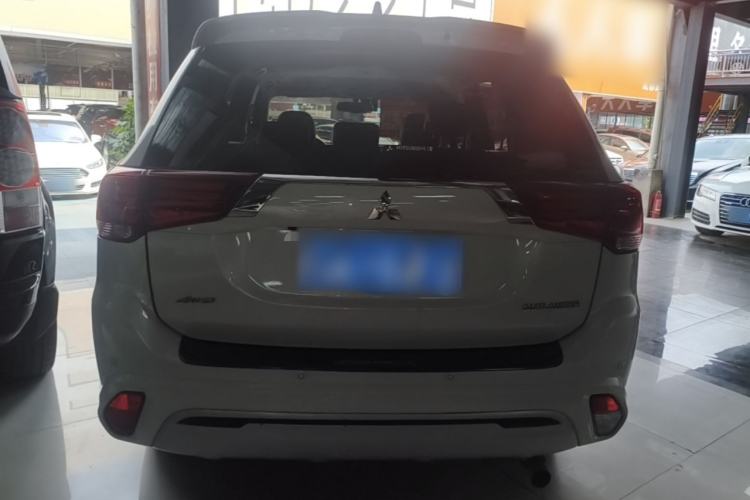 Used Mitsubishi Outlander 2021 2.4L 4x4 Zhi Xiang Edition 7 Seats Rear