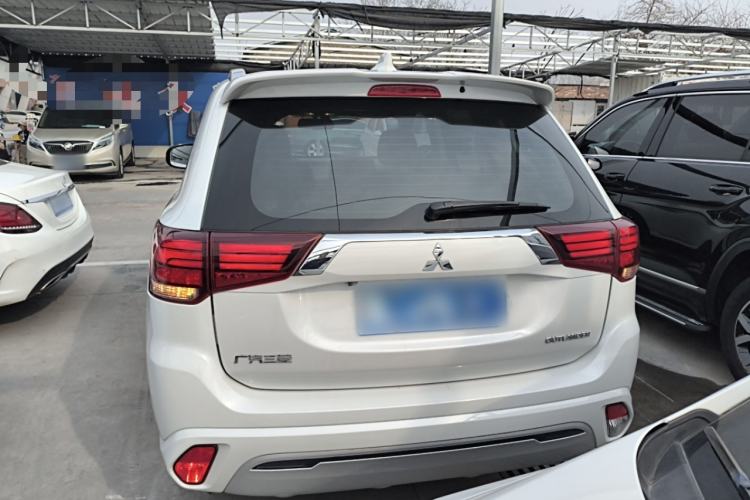 Used Mitsubishi Outlander 2021 Revised Version 2.0L Two-Wheel Drive Comfort Edition 7 Seats Rear