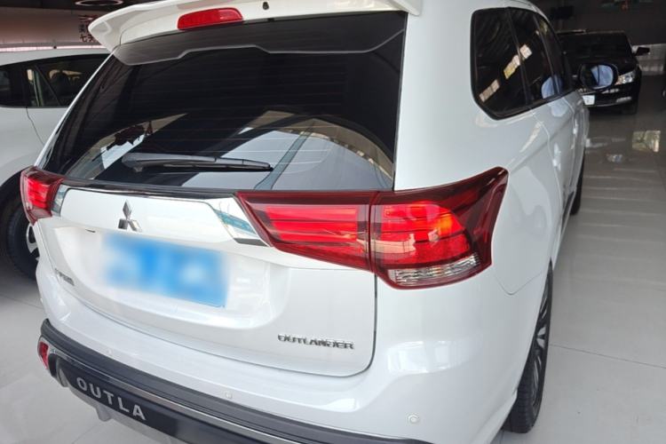 Used Mitsubishi Outlander 2021 2.0L Two-Wheel Drive Comfort Edition 5 Seats Rear