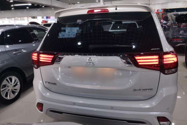 Used Mitsubishi Outlander 2021 2.4L 4x4 Zhi Xiang Edition 7 Seats Rear