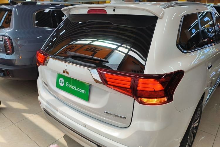 Used Mitsubishi Outlander 2021 2.4L 4x4 Zhi Xiang Edition 7 Seats Rear