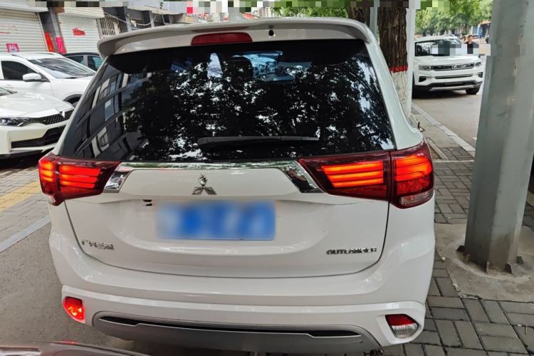 Used Mitsubishi Outlander 2021 Revised Version 2.0L Two-Wheel Drive Comfort Edition 5 Seats Rear