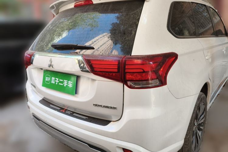 Used Mitsubishi Outlander 2021 Revised Version 2.0L Two-Wheel Drive Comfort Edition 5 Seats Rear