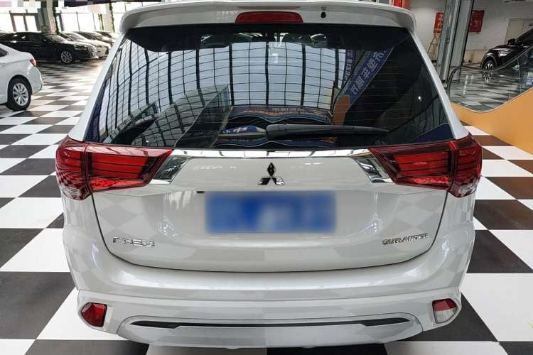 Used Mitsubishi Outlander 2021 Revised Version 2.0L Two-Wheel Drive Comfort Edition 5 Seats Rear