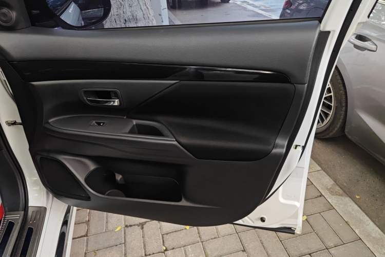 Used Mitsubishi Outlander 2021 Revised Version 2.0L Two-Wheel Drive Comfort Edition 5 Seats Right Front Door Interior