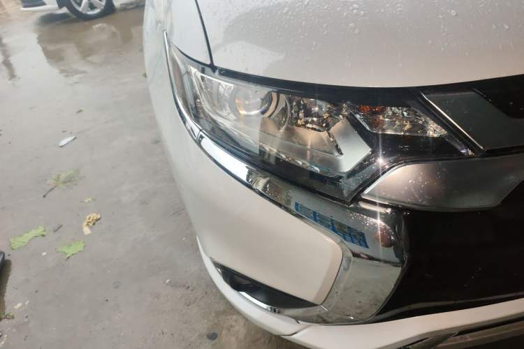 Used Mitsubishi Outlander 2021 2.0L Two-Wheel Drive Comfort Edition 5 Seats Right Front Headlight