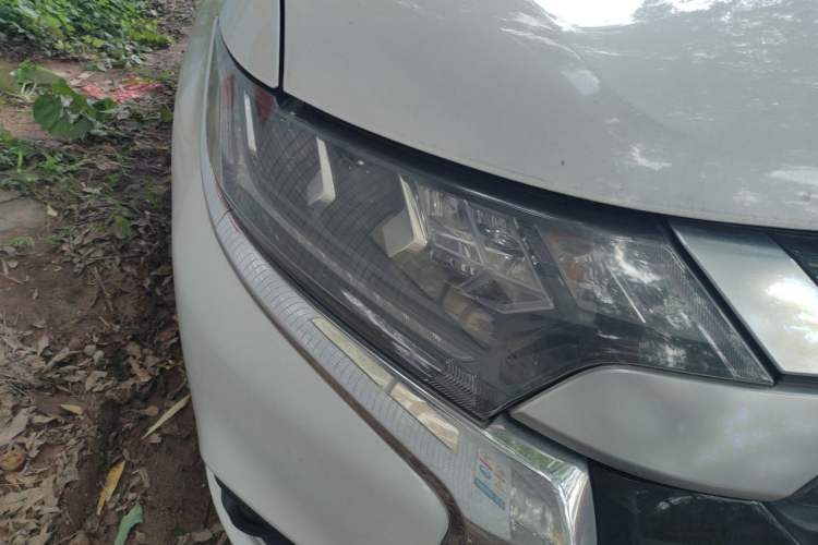 Used Mitsubishi Outlander 2021 2.4L 4x4 Zhi Xiang Edition 7 Seats Right Front Headlight