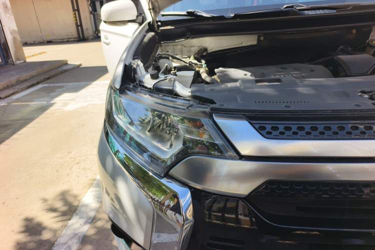 Used Mitsubishi Outlander 2021 2.0L Two-Wheel Drive Comfort Edition 5 Seats Right Front Headlight