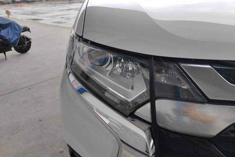 Used Mitsubishi Outlander 2021 Revised Version 2.0L Two-Wheel Drive Enjoyment Edition 5 Seats Right Front Headlight