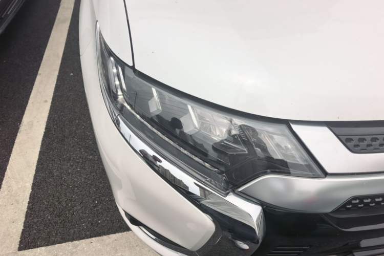 Used Mitsubishi Outlander 2021 2.4L 4x4 Zhi Xiang Edition 7 Seats Right Front Headlight