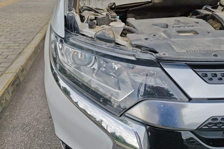 Used Mitsubishi Outlander 2021 2.0L Two-Wheel Drive Comfort Edition 5 Seats Right Front Headlight