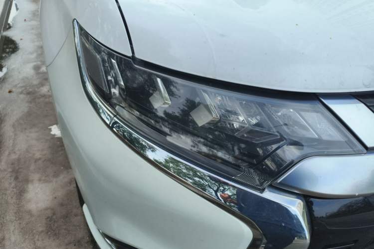 Used Mitsubishi Outlander 2021 2.4L 4x4 Comfort Edition 5 Seats Right Front Headlight
