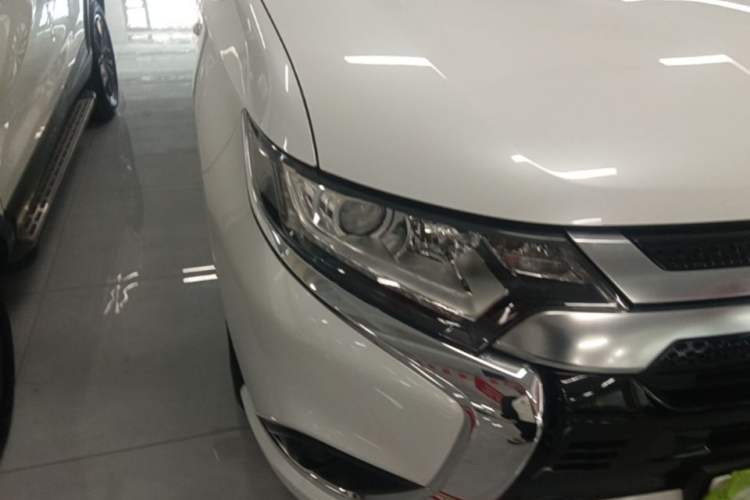 Used Mitsubishi Outlander 2021 2.0L Two-Wheel Drive Comfort Edition 5 Seats Right Front Headlight