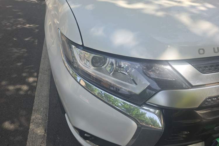 Used Mitsubishi Outlander 2021 Revised Version 2.0L Two-Wheel Drive Enjoyment Edition 5 Seats Right Front Headlight