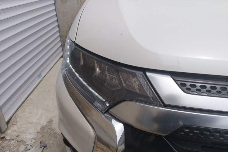 Used Mitsubishi Outlander 2021 2.4L 4x4 Zhi Xiang Edition 7 Seats Right Front Headlight