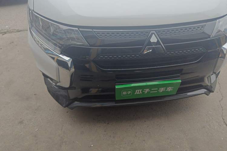 Used Mitsubishi Outlander  Right Front Headlight