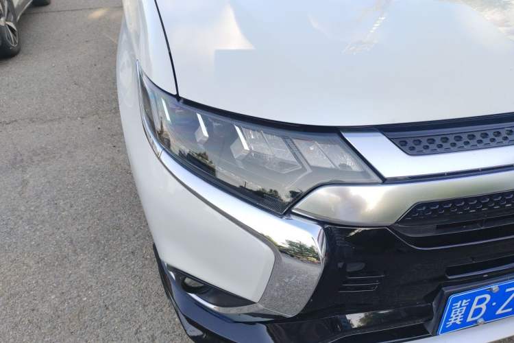 Used Mitsubishi Outlander 2021 2.4L 4x4 Comfort Edition 5 Seats Right Front Headlight