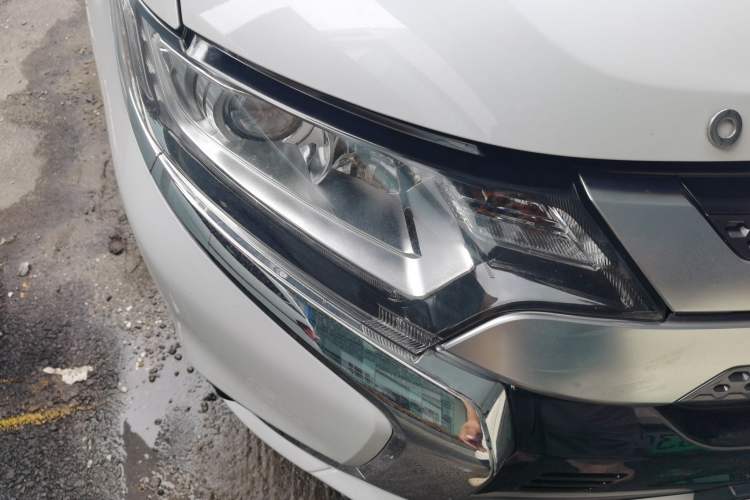 Used Mitsubishi Outlander 2021 Revised Version 2.0L Two-Wheel Drive Comfort Edition 5 Seats Right Front Headlight