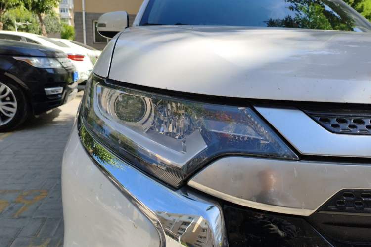 Used Mitsubishi Outlander 2021 Revised Version 2.0L Two-Wheel Drive Enjoyment Edition 5 Seats Right Front Headlight
