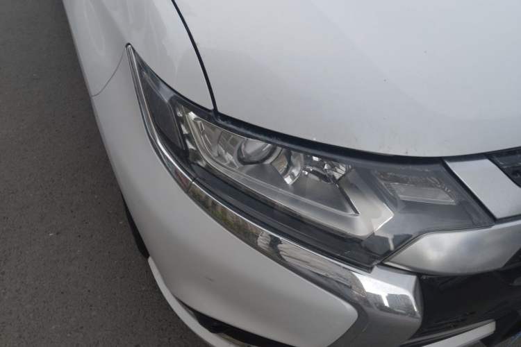 Used Mitsubishi Outlander 2021 2.0L Two-Wheel Drive Comfort Edition 7 Seats Right Front Headlight
