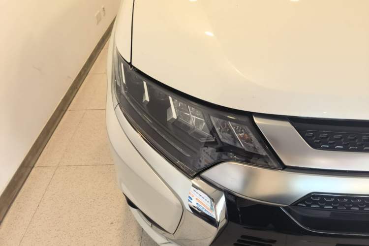 Used Mitsubishi Outlander 2021 2.4L 4x4 Zhi Xiang Edition 7 Seats Right Front Headlight